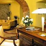 ホテル Castiglione Langhe Castiglione Tinella