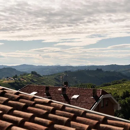 Castiglione Langhe 3* Кастильоне-Тинелла