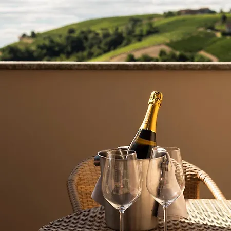 فندق Castiglione Langhe Castiglione Tinella