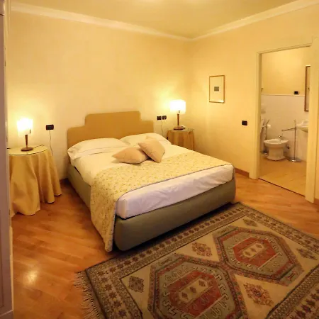 Отель Castiglione Langhe Кастильоне-Тинелла