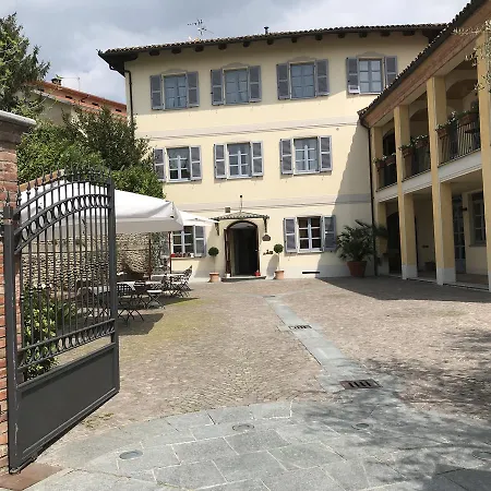 Отель Castiglione Langhe Кастильоне-Тинелла