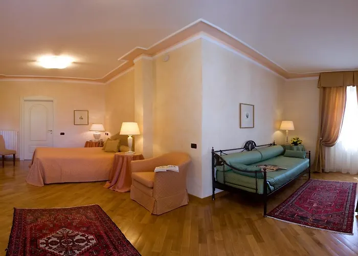 מלון Castiglione Langhe 3*