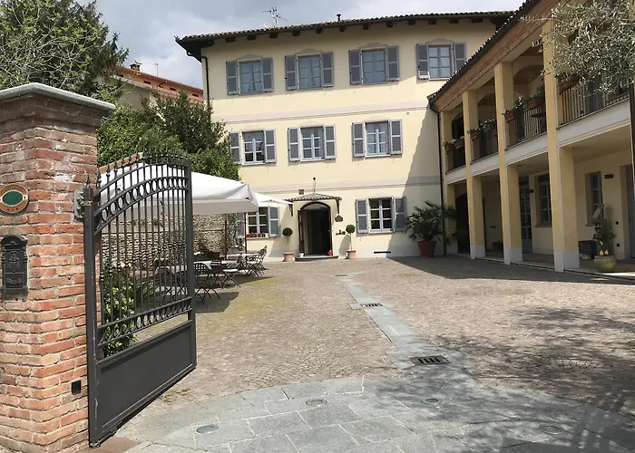 מלון Castiglione Langhe Castiglione Tinella